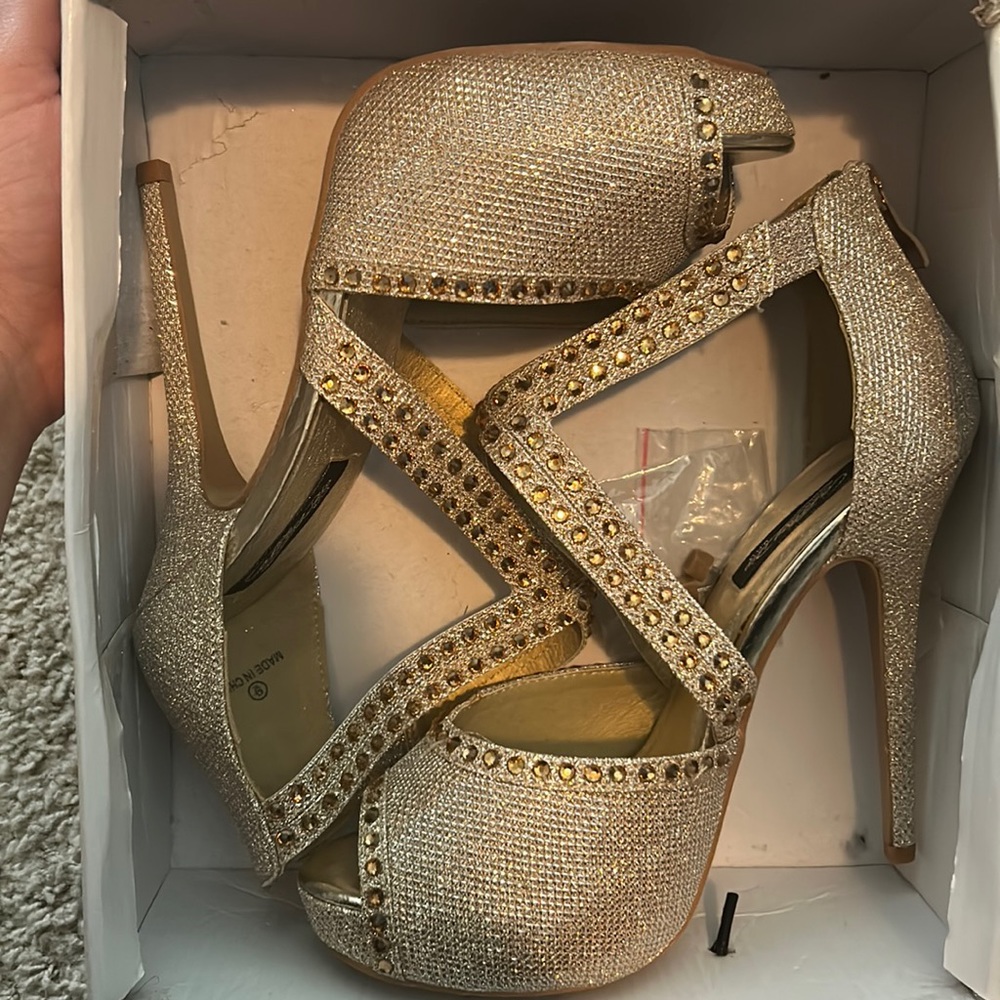 Women heels about 4 inches tall with zipper on the back.